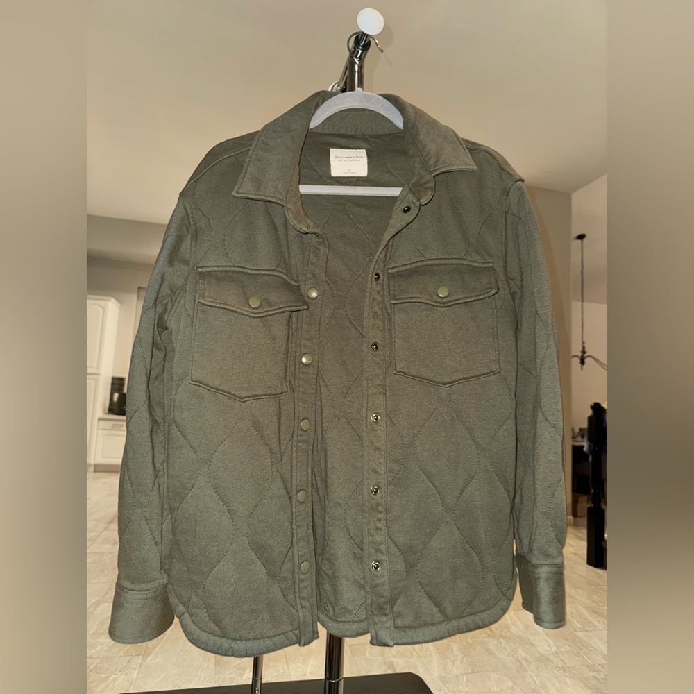 Abercrombie & Fitch Quilted Shirt Jacket in Olive